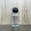 Una variedad de botellas de spray de bayoneta de 50 ml-21~25 para cosméticos en stock, convenientes botellas vacías de vidrio para cosméticos a presión