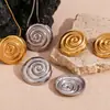 Moda Europea y Americana Nicho Elegante Vintage Colgante Collar Acero Inoxidable Chapado Oro 18K Hilo Espiral Concha Pendientes para Mujeres