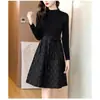 Vestido Negro de Alta Gama para Mujer, Nueva Moda Primavera 2026 Jacquard de Longitud Media Ceñido a la Cintura Adelgazante Línea A