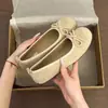 Sapatilhas Francesas Retrô de Solado Macio Prata Sapatos Femininos 2026 Outono Mocassins Vento Noturno Laço Sapatilhas Vermelhas Ballet