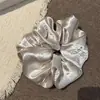 Scrunchie de Cetim Perolado Coreano com Strass, Suave e Elegante para Rabo de Cavalo e Coque, Acessório de Cabelo