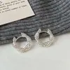 Novos Brincos Torcidos Estilo Coreano Simples Europeu e Americano Studs Leve Luxo Elegante Design de Nicho Elegante Personalizado Versátil Feminino