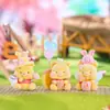 Nueva caja ciega de oso roncando flocado tide play creativa adorable adornos de escritorio regalo decorativo para niñas venta al por mayor