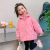 Ropa exterior de primavera y otoño para niñas, nuevo y elegante abrigo tipo trench de estilo coreano 2026 para bebés, chaqueta de otoño para niños