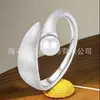 Anillo de Perla Cepillada con Diseño de Nicho, Lujo Ligero, Estilo Minimalista Fresco, Sensación de Alta Gama, Versátil para el Trabajo, Modelo Nuevo
