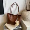 Bolsa Tote de Couro Wax Oil Retrô Fashion para Mulheres 2025 Nova Estilo Comuter Grande Capacidade Ombro Único Bolsa de Axila