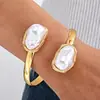 Pulseira Aberta Geométrica Irregular Europeia e Americana Plissada com Pérolas Estilo Retrô Francês High-End Joia da Moda