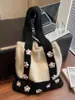 Otoño e Invierno 2025 Nuevo Estilo Coreano Bolso de Punto de Moda Sencillo Diseño de Nicho Bolso de Hombro Bolso Tote con Flores Coloridas