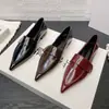 Zapatos Planos de Punta Aguda Estilo Nuevo Primavera y Otoño 2025, Uso Bidireccional, Zapatos Casuales de Cuero Estilo Colegio Británico con Tacón Bajo para Mujer