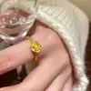 Anillo Nuevo Vintage 2025 Nuevo Chinoiserie Camelia para Mujer Electrochapado en Oro Lujo Accesible de Alta Gama Anillo Versátil