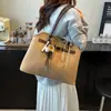 Bolso de Viaje para Mujer 2025 Nuevo de Moda de Gama Alta Versátil Retro Bolso de Hombro Bolso Tote de Gran Capacidad