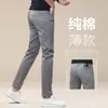 Jeans cropped masculino de alta qualidade na cor camelo, calça skinny fina e justa para o verão, calça casual de 9 pontos moderna e versátil