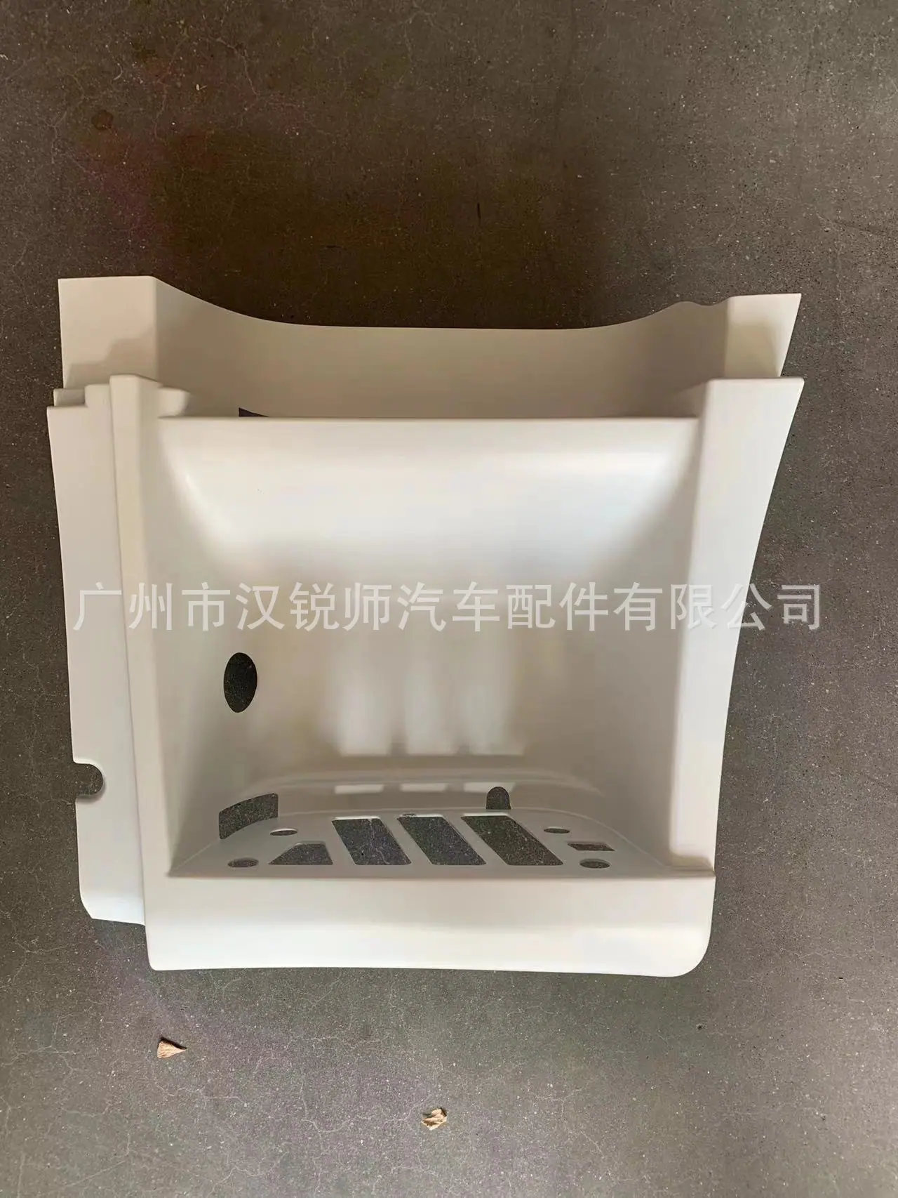 NISSAN UD QUESTER 踏板下护罩 高顶