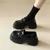 Mocassins Pretos de Solado Grosso para Mulheres 2026 Novo Estilo Aumentador de Altura Retrô Estilo Britânico Versátil Sapatos de Couro JK Sapatos de Solado Macio
