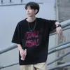 Camiseta Tendência Japonesa de Manga Curta para Meninos Verão Nova Solta Estilo Cityboy com Design de Letras Felpudas Gola Redonda