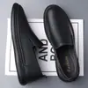 En stock Estilo Japonés Transpirables Zapatos Casuales para Hombre Otoño e Invierno Nuevos Zapatos para Hombre Estilo Coreano Mocasines Slip-on Cuero Genuino Zapatos Blancos para Hombre