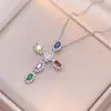 Colar Feminino Colorido Zircônia Joias Design de Nicho Pingente Cruz Completo em Diamante Colar Corrente de Clavícula em Aço Inoxidável