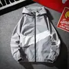 Chaqueta de Protección Solar para Hombre de Primavera y Otoño, Ligera de Seda Helada con Capucha, Ropa de Protección Solar de Secado Rápido, Chaqueta de Piel para Hombre, Chaqueta de Exterior