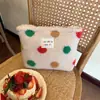 Bolsa de cosméticos de felpa de invierno estilo 4123 pulgadas con lunares de color, bolsa de almacenamiento de cosméticos para el cuidado de la piel de viaje de gran capacidad para mujeres