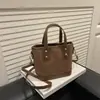 Mini bolso tipo cubo con remaches de patrón de diamante, bolso de mano vintage, se puede llevar cruzado, simple y versátil para ir al trabajo, bolso de alta gama para mujer