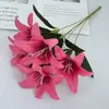 Nuevo Producto 5 Cabezas de Lirio Flores Artificiales Decoración para el Hogar Restaurante Decoración de Lugar de Lirio Fondo de Boda Exportación Flores Artificiales