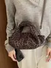 Bolsa de Mão Plissada Estampa de Leopardo Francesa Feminina 2026 Nova Bolsa de Ombro Único Transversal de Alta Qualidade Versátil Bolsa de Axila