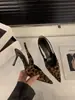 Zapatos de tacón alto con estampado de leopardo estilo francés de nicho, sandalias de punta cerrada, zapatos de hada, nuevos zapatos de ante de punta fina para primavera-verano 2025