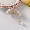 Elegante Presilha de Cabelo com Laço de Pérola, Presilha com Franja de Flor de Lírio-do-Vale Super Feérica, Acessório de Cabelo Fofo para Rabo de Cavalo Alto ou Meio Preso na Parte de Trás da Cabeça