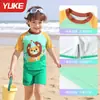 Nuevo traje de baño infantil para niños de Yuke, conjunto deportivo de dos piezas para niños de mediana edad, traje de baño de verano de alta gama con estampado de dibujos animados