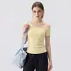 Ropa de Yoga Estilo Nuevo para Mujer con Almohadillas en el Pecho, Mangas Cortas Huecas, Tops de Otoño con Cuello Oblicuo Descubierto, Ropa Deportiva para Correr y Yoga