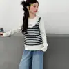 Camiseta básica de rayas estilo coreano para niñas, nueva moda otoño 2026, sudadera elegante para niños con estampado de letras, efecto dos piezas
