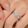 Estilo de transmisión en vivo moderno, anillo de cabeza de toro inspirado en moissanita, modelo para mujer, moissanita de un quilate, lujo de nicho y ligero, anillo ajustable