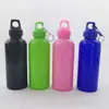 Suministro al por mayor del fabricante Color puro Simple 600ml Hervidor de agua para deportes al aire libre Gancho portátil Taza de agua deportiva