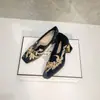 Sapatos Femininos Bordados Estilo Chinês Retro Primavera 2025 Versáteis Mocassins de Bico Quadrado com Salto Grosso