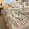 Conjunto de capa de cama de quatro peças em cor creme estilo francês, veludo de leite espessado, conjunto de cama de três peças com lençol e capa de edredom de veludo coral de inverno