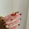 Diseño de Nicho Hecho a Mano Anillo de Bola con Goteo de Aceite Esmaltado Estilo Vintage Chanel Cadena de Uvas Anillo Metálico Superpuesto Anillo