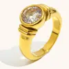 Moda Transfronteriza Europea y Americana Elegante Nicho Retro Joyería de Mano Acero Inoxidable Chapado en Oro de 18 Quilates Anillo Redondo con Circonita para Mujer Lujo Accesible