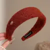 Nueva diadema de ala ancha 2026 para mujer, diseñada para levantar la línea del cabello y mantener el cabello en su lugar mientras te lavas la cara, con un estilo retro adecuado para otoño e invierno, y ofreciendo un aspecto sofisticado