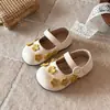 Sapatos de princesa bordados florais estilo coreano, novos para primavera e outono, modernos, sola macia, doces e confortáveis, versáteis, ultraleves, estilosos, sapatinhos de couro