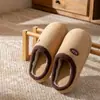 Chinelos de Casa de Algodão Color Block Femininos 2026 Outono/Inverno Novo Estilo Internos Espessados Com Veludo Quente Solado Macio Sapatos de Algodão para Casal Masculino