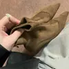Botines de tacón alto de punta estilo francés, botas ajustadas para mujer, nueva colección otoño/invierno 2025, gamuza, tacón de aguja, con cremallera trasera, botas de moda