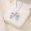 Tohm Diseño Elegante Colgante de Cobre Incrustado con Diamantes Collar Hueco Versátil Collar para Celebridades de Internet Cadena de Acero Inoxidable Estilo Único para Mujer