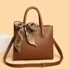 Bolso de moda coreana para mujer, bolso tote casual para mujer, nuevo modelo 2026, bolso de gran capacidad para el trabajo y los desplazamientos, bolso de hombro cruzado para mujer