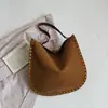 Bolso Tote Retro de Gran Capacidad para Mujer 2026 Primavera Nuevo Estilo Bolso con Remaches con Diseño Elegante y Atractivo, Bolso de Hombro Cruzado