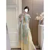 Estilo fresco y elegante con tapeta diagonal abotonada, vestido de té de verano vintage de longitud media para mujer con abertura lateral, conjunto de dos piezas