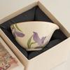 Taza de Cerámica Esmaltada Beige Hecha en Fábrica con Diseño de Flor de Iris, Taza Individual de Alto Nivel para Set de Té Kung Fu, Taza para Compartir Té