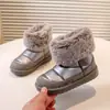 Botas de Nieve para Niñas con Forro de Felpa Invierno 2025 Nuevas Botas de Algodón Gruesas y Cálidas para Niños con Suelas Gruesas y Botas de Piel Resistentes al Frío