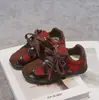 Tênis Esportivo Infantil Novo Outono 2026 Versátil para Meninas Tendência Moda para Meninos Sapatos de Treino Alemães Sola Macia Versão Coreana