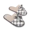 Zapatillas de algodón a cuadros de color block de celebridad de internet con lazo, suaves para el hogar, suela gruesa antideslizante, dormitorio cálido, felpa, punta cerrada