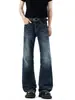 Jeans estilo retro americano con tachuelas decorativas, acabado desgastado, unisex, colección de otoño, azul lavado, corte skinny recto, ligeramente acampanado